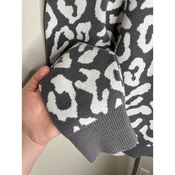 LANE BRYANT Dark Gray & White Leopard Print Crewneck Sweater Size 18 - Picture 13 of 16